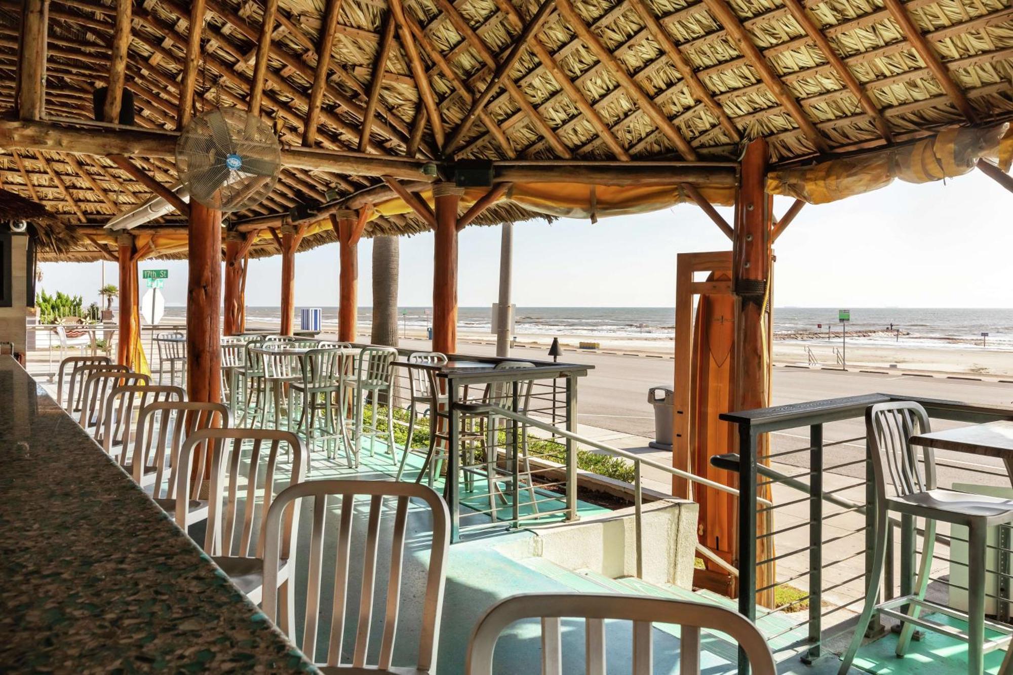 Doubletree By Hilton Galveston Beach Exterior photo